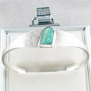 ►40,30 gr Silberarmreif mit Boulder Opal 5,36 ct - Silberarmband, Bild4