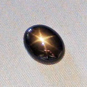 Schwarzer Sternsaphir 4,39 ct Goldbraunen Stern Schmuckstein
