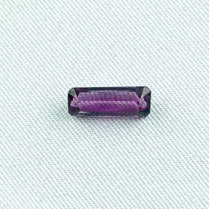 Großer violetter Amethyst 1,89 ct - Jetzt anschauen! Echte Schmucksteine mit Zertifikat online kaufen.