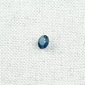►0,71 ct königsblauer Saphir im Brillantschliff geschliffen, Bild2