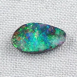 7,52 ct Grüner Boulder Opal mit brillanten Farben aus Australien 20,92 x 11,64 x 4,29 mm | Echte Opale mit Zertifikat online kaufen - Versicherter Versand!4