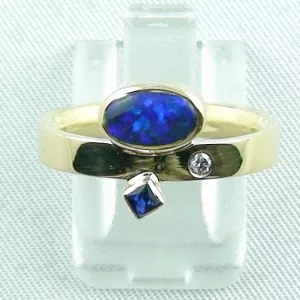 Opalring, 0,96 ct Blauer Black Opal, Diamanten, Saphir