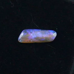 Echter australischer Lightning Ridge Black Crystal Opal mit 1,22 ct Gewicht - top Edelsteine bei der Opal-Schmiede sicher online bestellen. 1