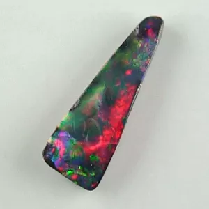 10,12 ct Boulder Opal Roter Edelstein Multicolor Schmuckstein aus Australien - Multicolor Boulder Opal 29,11 x 10,71 x 4,63 mm ​- Echte Opale online kaufen 1
