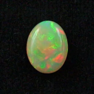 Grüner 4,35 ct Welo Opal Multicolor Schmuckstein Edelstein