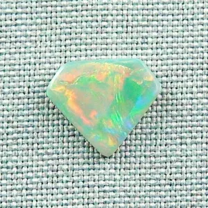 2,25 ct White Opal Multicolor Vollopal Mintabie Australien