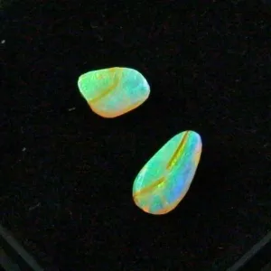 2x echte farbenfrohe Crystal Opale 0,74 ct 9,44 x 4,95 x 2,26 mm u. 0,64 ct 6,66 x 4,80 x 2,95 mm | Opal Online Shop | Opale online kaufen | Edelstein online kaufen | Deutscher Opal Shop mit Zertifikat!