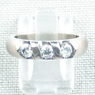 Dein 18k Palladium Weißgoldring mit 3 x 0,20 ct Diamant (Ringgröße<br>Bitte auswählen: 74 mm / 23,5 mm   )