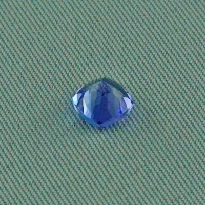 Echter blauer AAA Tansanit der Spitzenklasse mit 1,05 ct - Echte Edelsteine online kaufen bei der Opal-Schmiede! Brilliant für Schmuckherstellung