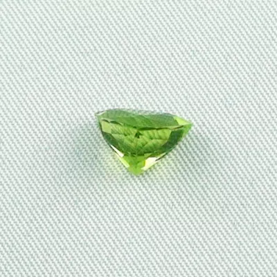 2,93 ct Peridot Chrysolith - Leuchtend Grüner Edelstein - 8,06 x 10,19 x 6,60 mm - Edelsteine zum besten Preis online kaufen! - Mit Video & Zertifikat