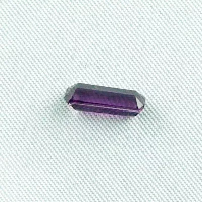 Großer violetter Amethyst 1,89 ct - Jetzt anschauen! Echte Schmucksteine mit Zertifikat online kaufen.