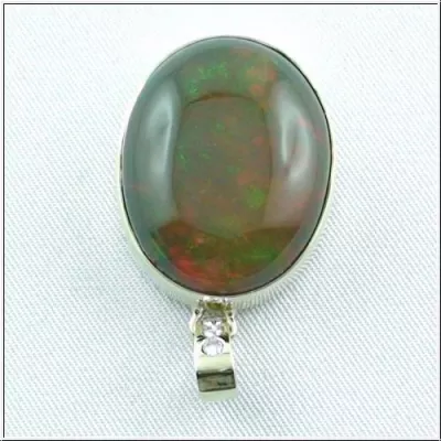 585er Gold-Anhänger mit einem echten Rot Grünen Multicolor 10,64 ct Welo Opal Auslieferung mit Königskette! Besetzt mit Diamanten-| Echte Opal Schmuckstücke kaufen!