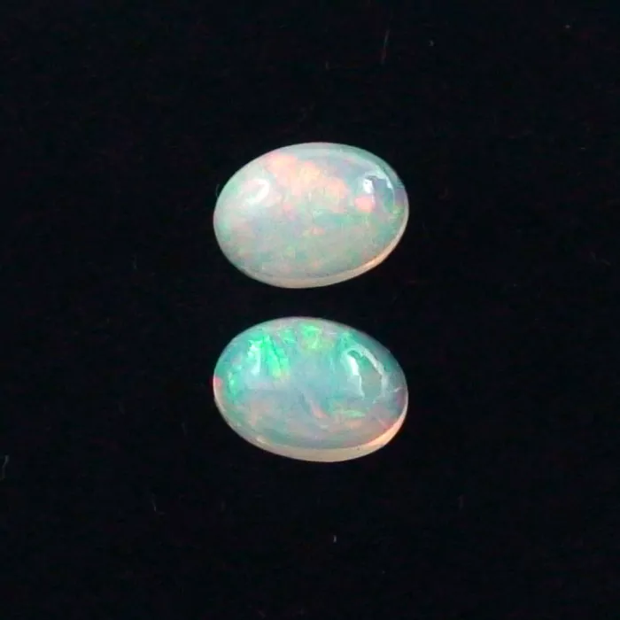 Welo Opal Pärchen 1,23 u. 1,25 ct Multicolor Opale Milchopale