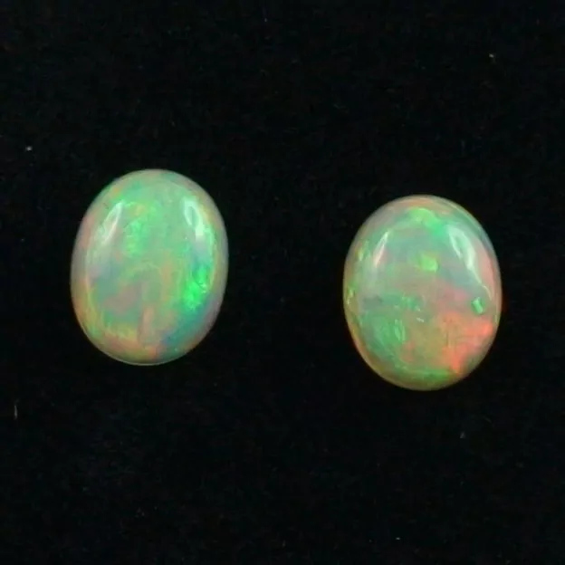 2,17 u. 2,13 ct Multicolor Welo Opal Pärchen - für Ohrringe