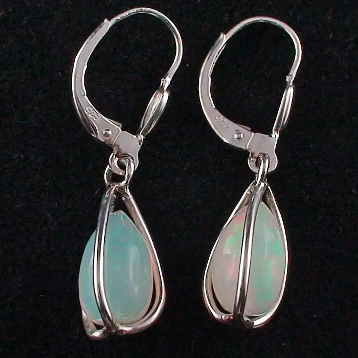 Opal Ohrhänger mit je 2,10 ct. und 1,97 ct Welo Opal aus 935er Silber