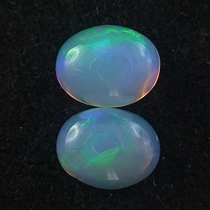 Multicolor Welo Opal Pärchen 1,64 ct u. 1,21 ct Blaue Opalsteine