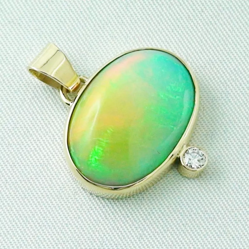 750er 18k Gold-Opalanhänger Grüner Gelber Welo Opal 8,88 ct u. Diamant 0,10 ct Multicolor
