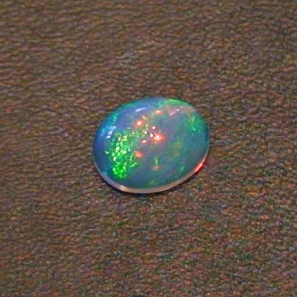 strahlender 1,82 ct Multicolor Welo Opal Edelstein