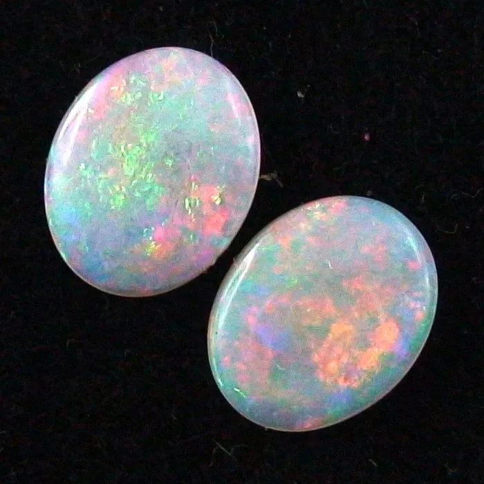 Black Crystal Opal Pärchen 1,01 ct. + 1,12 ct. Multicolor Vollopale
