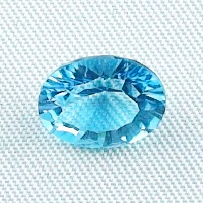 2,77 ct Blautopas Swiss Blue custom oval cut Blauer Edelstein