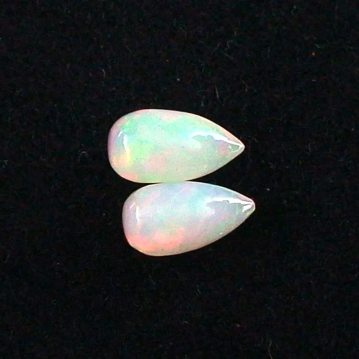 Welo Opal Pärchen 1,41 u. 1,73 ct Multicolor Milchopale Opale