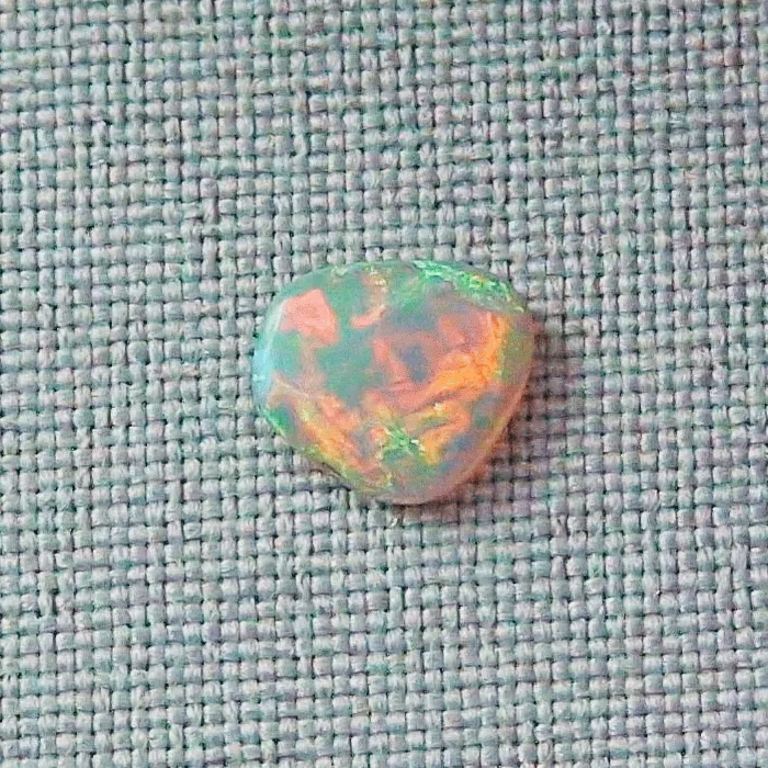 1,53 ct multicolor Black Crystal Opal aus Lightning Ridge