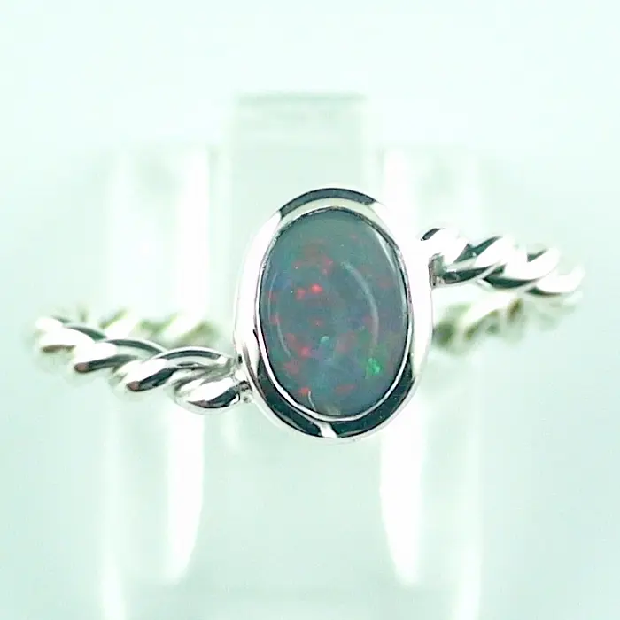 Kordelring mit Opal aus 935er Silber mit einem 0,84 ct. rotlastigem Multicolor Semi Black Opal 