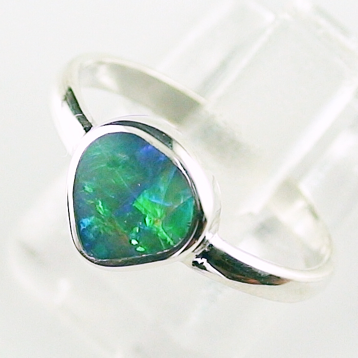 Opal Ring aus 935er Silber mit 0,70 ct. Black Crystal Opal Grünes Multicolor 