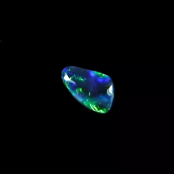 Lightning Ridge Black Opal 0,86 ct intensives blau, grün, türkis