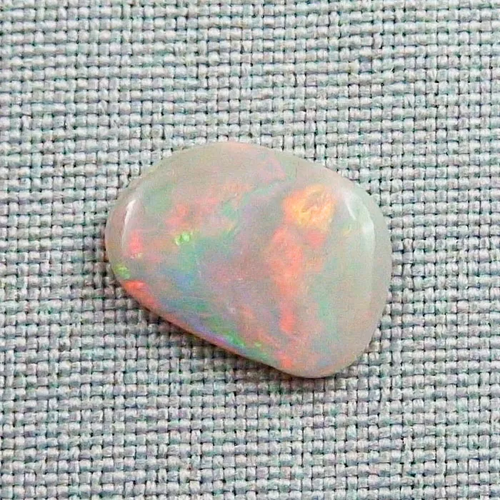 3,84 ct White Opal Opalstein Multicolor Mintabie Australien