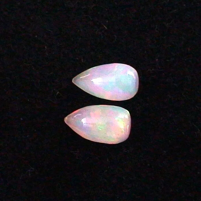 Welo Opal Pärchen 1,15 u. 1,05 ct Multicolor Milchopale Opale