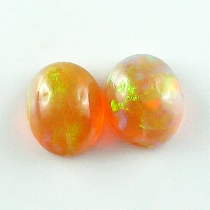 Welo Opal Pärchen 2,90 u. 2,49 ct Multicolor Milchopale Opale