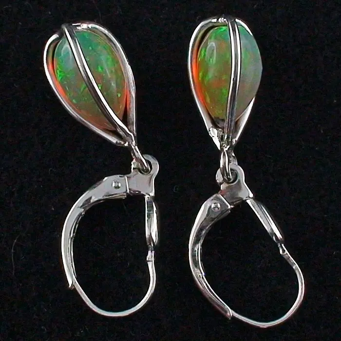 Opal Ohrhänger mit je 1,84 ct. und 2,02 ct Welo Opal aus 935er Silber