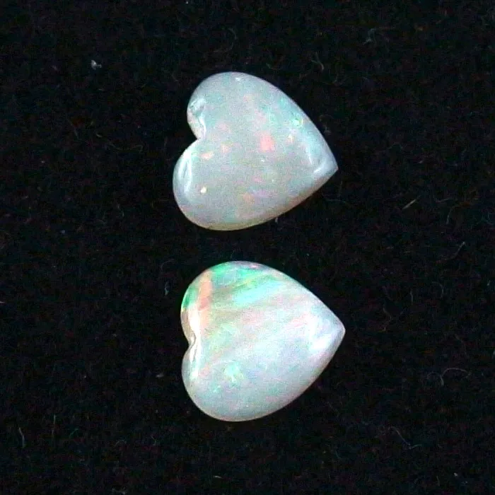 Herzform White Opal Pärchen aus Coober Pedy 0,88 ct. + 0,83 ct.