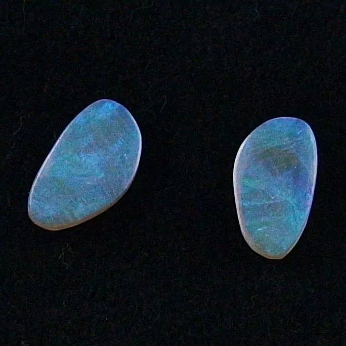 Kalibriertes Black Crystal Opal Pärchen 2,08 und 2,14 ct