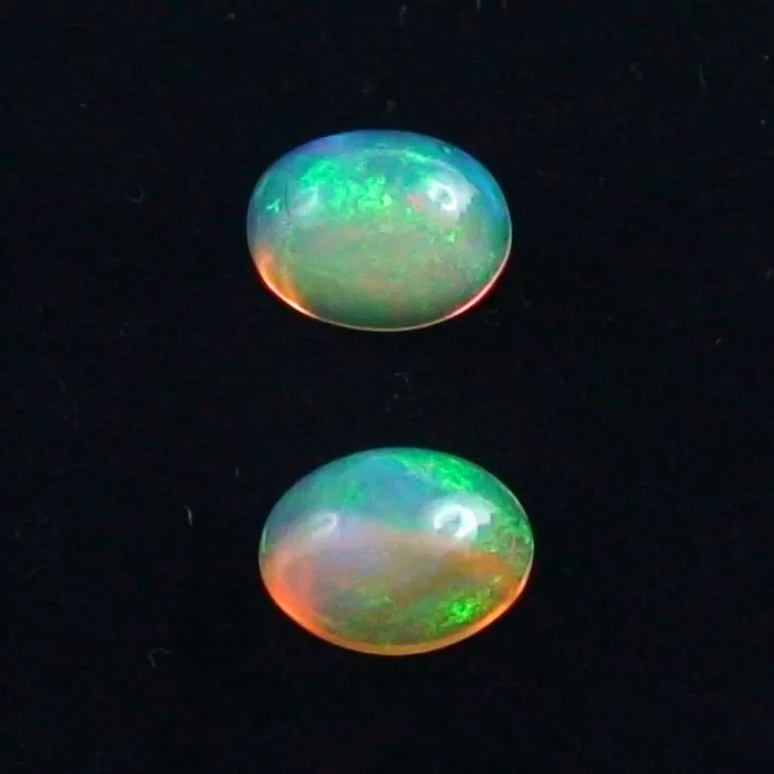 Welo Opal Pärchen 1,17 u. 1,09 ct Opale Milchopal Multicolor