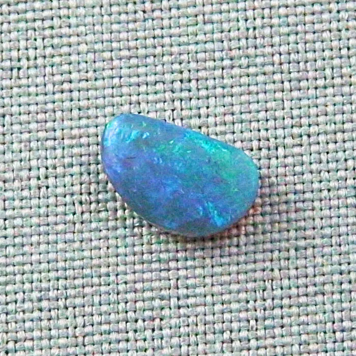 Black Crystal Opal 2,49 ct Blau Grüner Multicolor Vollopal