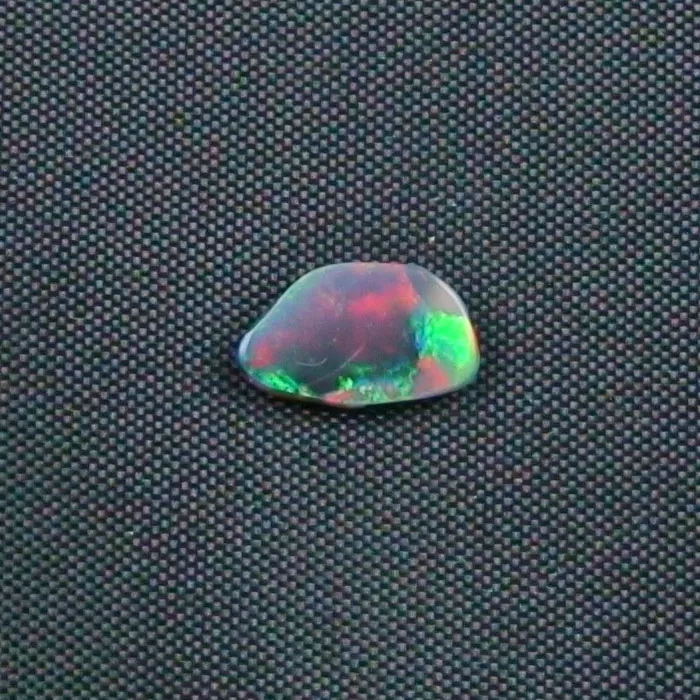 0,41 ct Lightning Ridge Semi Black Opal Regenbogen Vollopal