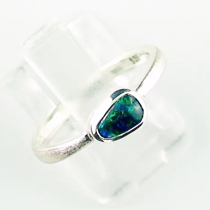 Opalring aus Silber mit 0,48 ct mit Blauen Black Opal