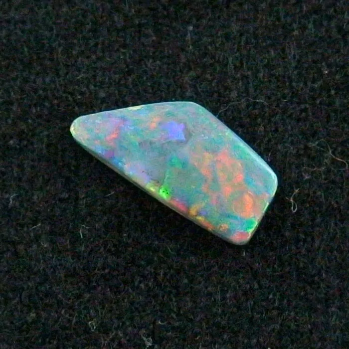 2,10 ct Lightning Ridge Semi Black Opal Schmuckstein
