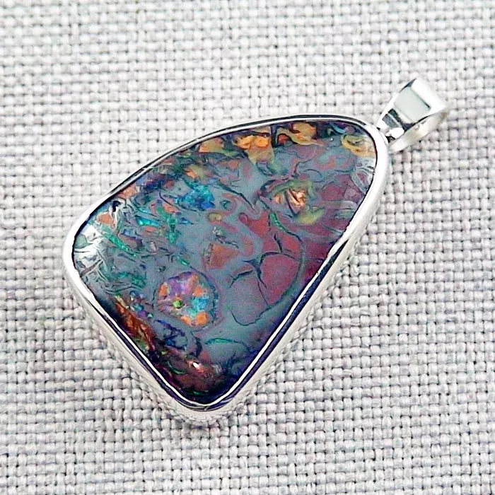 Opalanhänger 15,11 ct Boulder Matrix Opal mit Silberkette