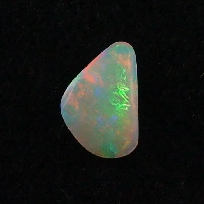 0,96  ct Black Crystal Opal Multicolor Vollopal 9,95 x 6,58 x 2,56 mm