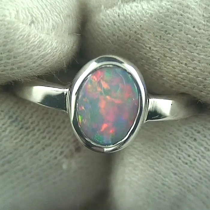935er Opal Ring mit 0,59 ct. White Opal Rotes Multicolor