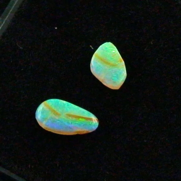 2x echte farbenfrohe Crystal Opale 0,74 ct 9,44 x 4,95 x 2,26 mm u. 0,64 ct 6,66 x 4,80 x 2,95 mm