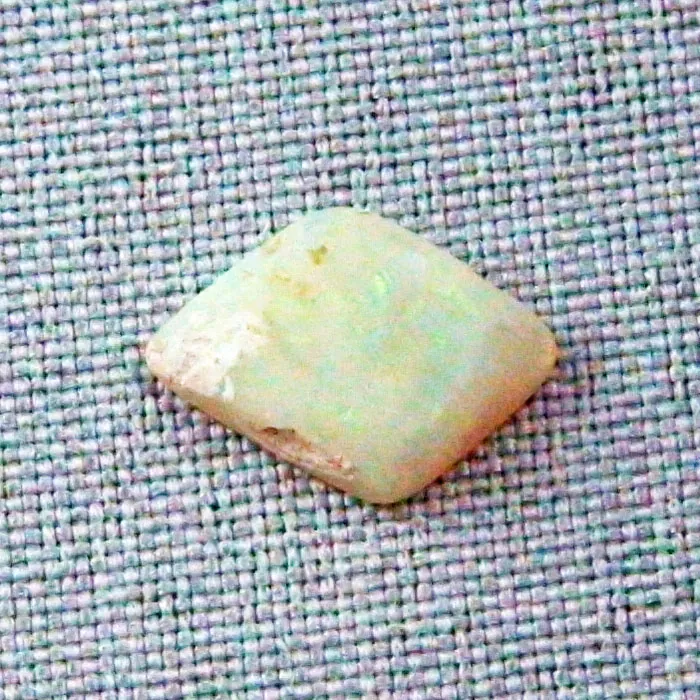 White Opal 3,69 ct. aus Australien Coober Pedy
