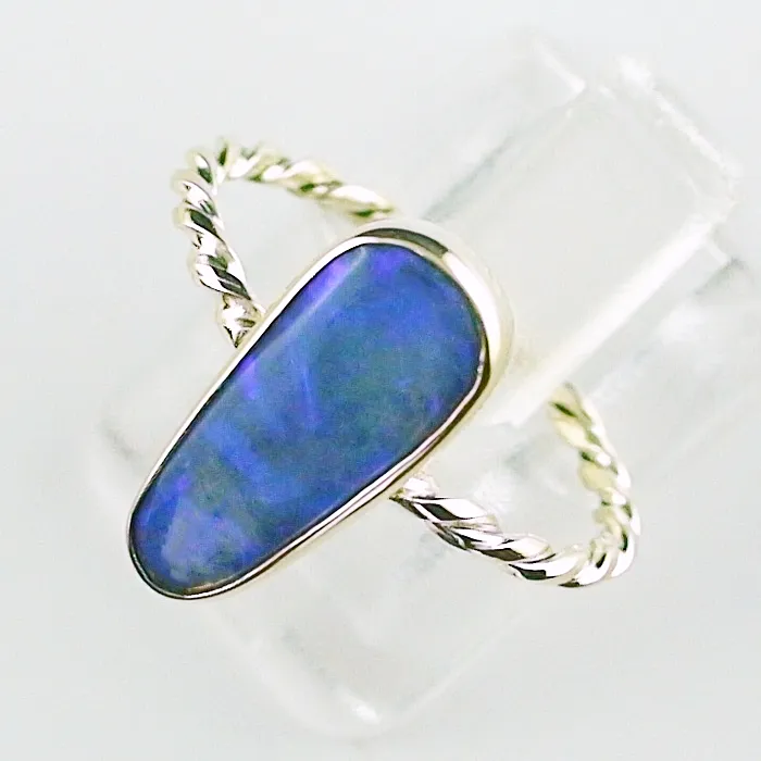 14k 585er Goldring im Kordeldesign mit blauem 0,91 ct Black Crystal Opal 