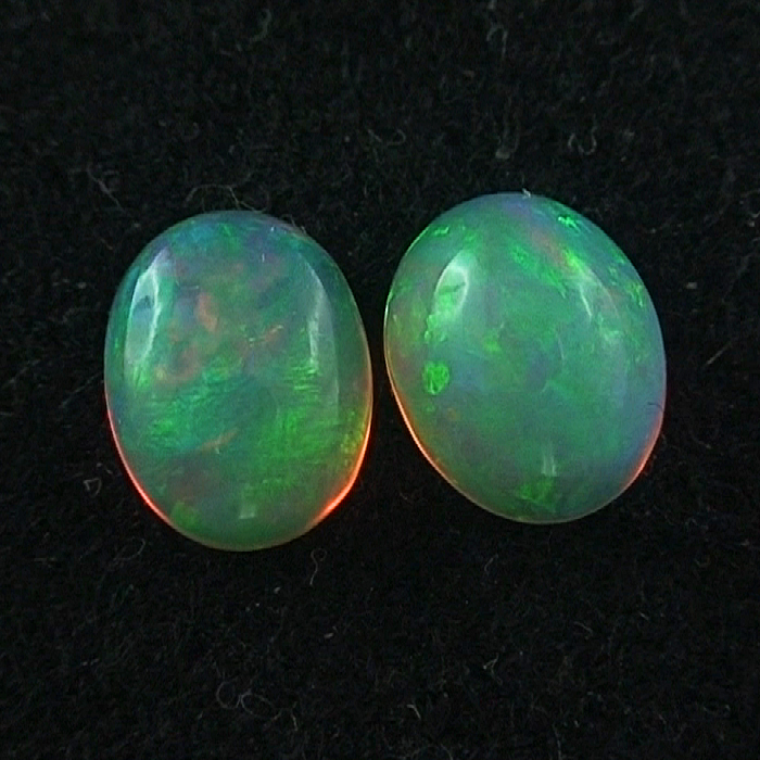 Multicolor Welo Opal Pärchen 1,18 u. 1,38 ct für Ohrringe