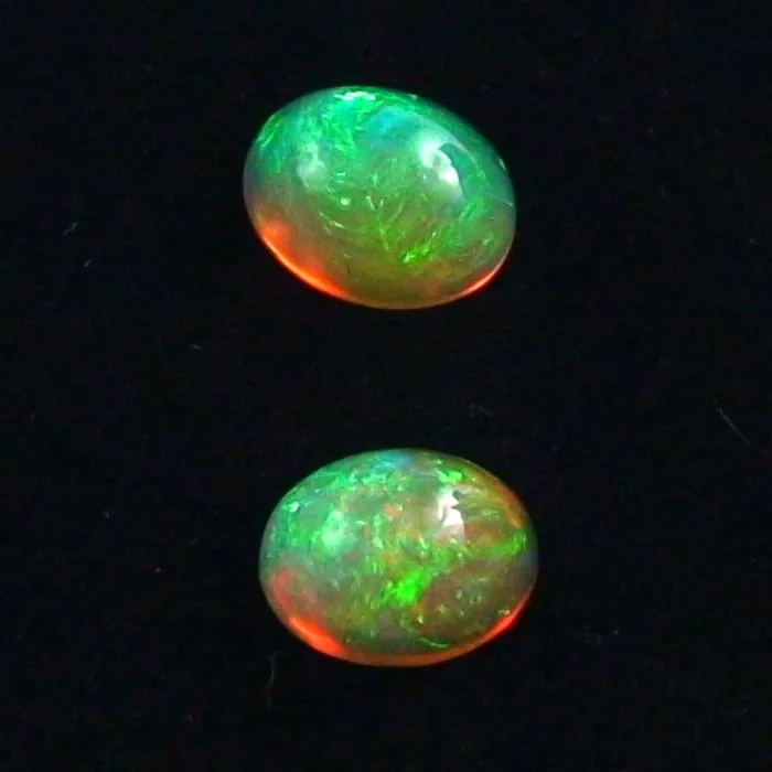 Grüne Welo Opal Pärchen 1,47 u. 1,35 ct f. Opal Ohrringe