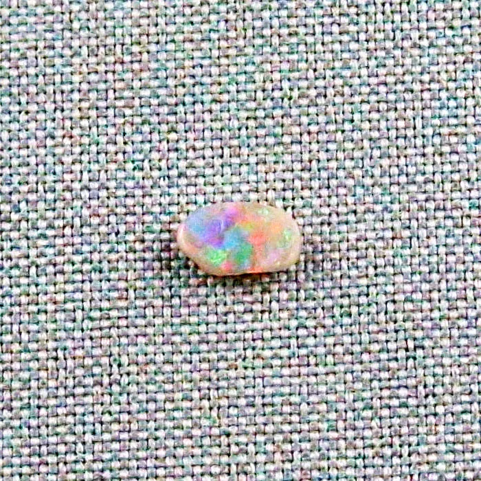 0,75 ct White Opal Multicolor Edelstein als Ringstein
