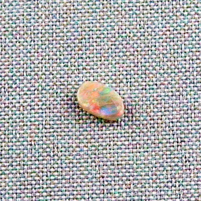 0,75 ct White Opal Multicolor Edelstein als Ringstein